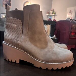 Stylish Tan Heeled Boots for Women